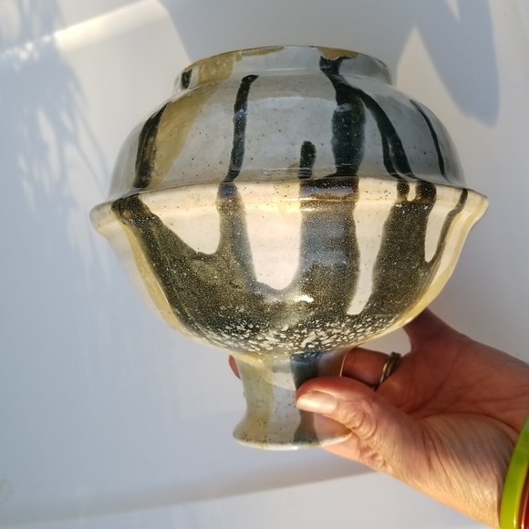 1970s Studio Pottery Vessel Vase signed Patti Dunes '74 neutral drip - Picture 2 of 10